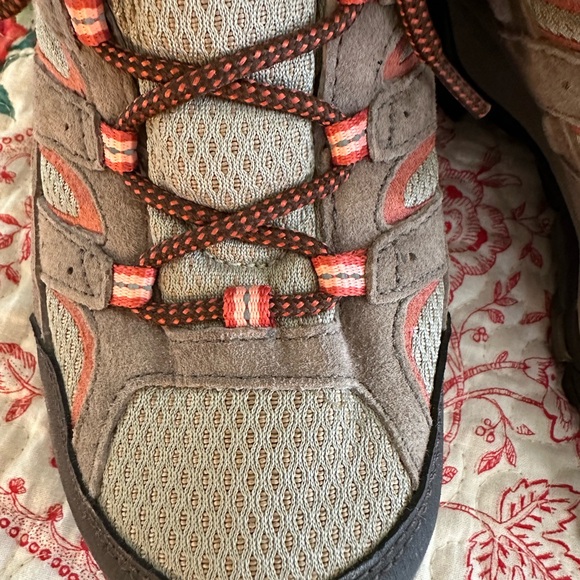 Merrell Women’s Hiking/Walking Shoes - Picture 4 of 13